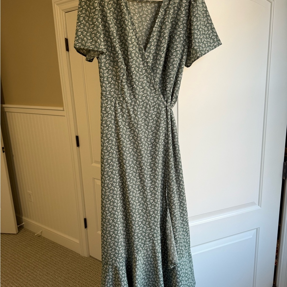 Chic Green Floral Maxi Dress